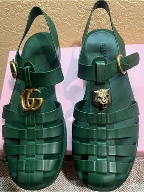 GUCCI MEN Rubber Fisherman Sandals with Gold GG & Cat Hardware- LIKE NEW, (9)